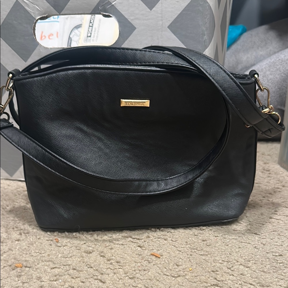 Elim&Paul Black Crossbody Bag Sleek Minimalist Design